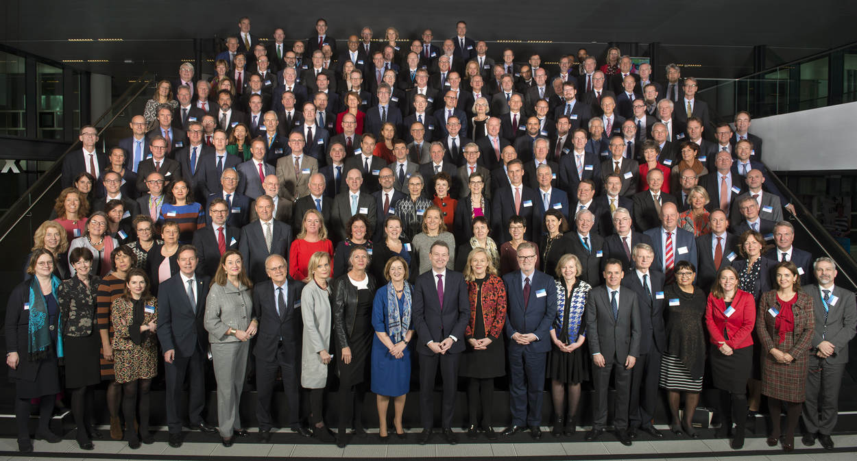 Groepsfoto ambassadeursconferentie