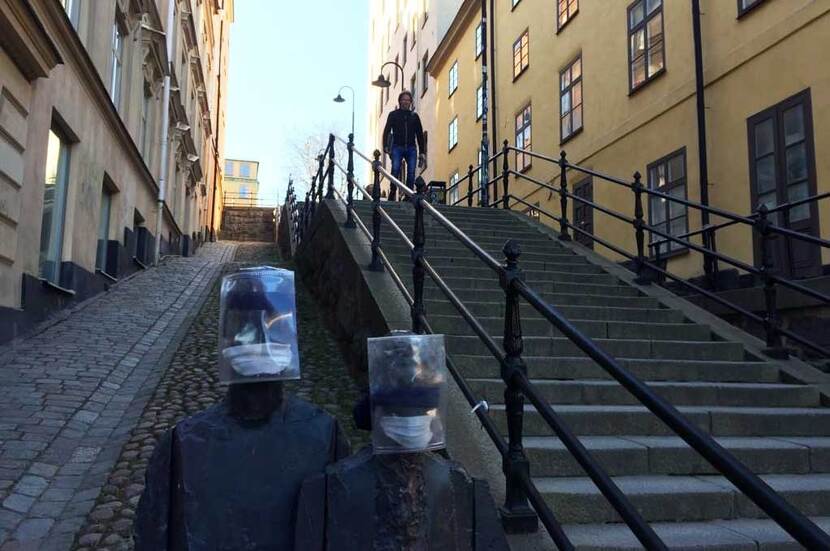 Streetart met mondkappen in Stockholm