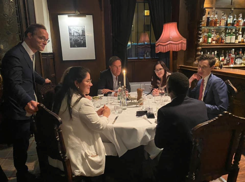 Klimaatgezant tijdens diner met premier Rutte en jongeren