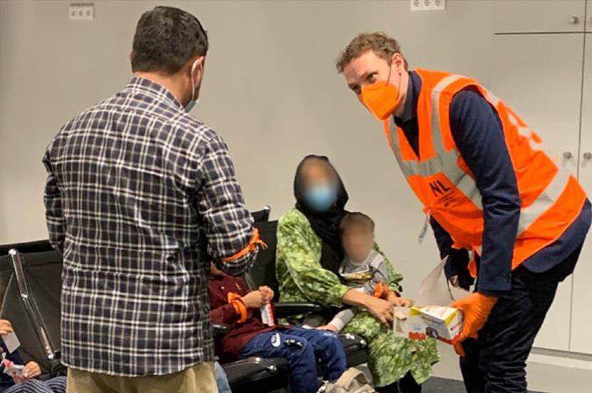 Ambassademedewerker Thom Kyll is vanuit Berlijn betrokken bij de evacuatie van Afghaanse vluchtelingen.