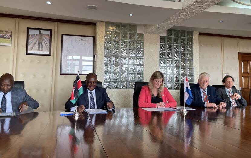 Minister Schreinemacher ondertekent convenant koellogistiek kenia nederland