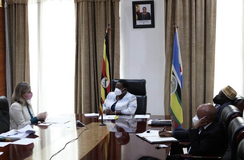 Liesje Schreinemacher spreekt premier Oeganda