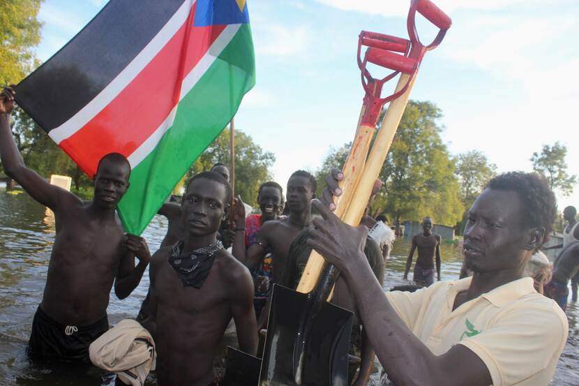 Zuid-Soedan overstromingen jongeren vlag