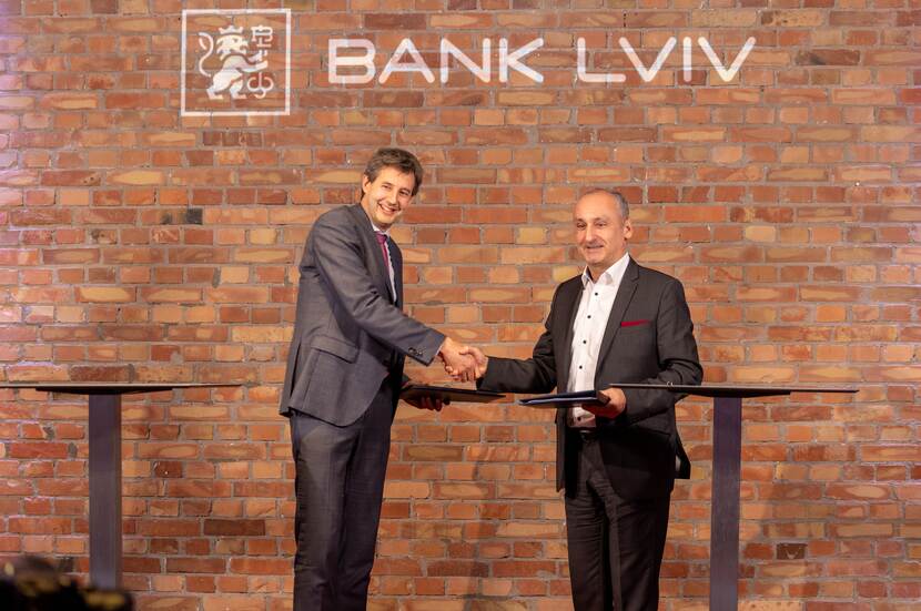Ondertekening investering van 5 miljoen in Bank Lviv