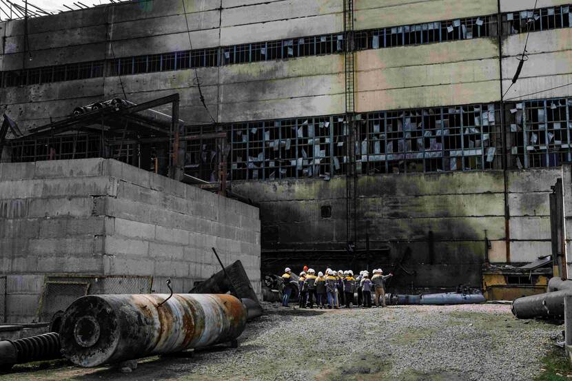 Verwoeste elektriciteitscentrale