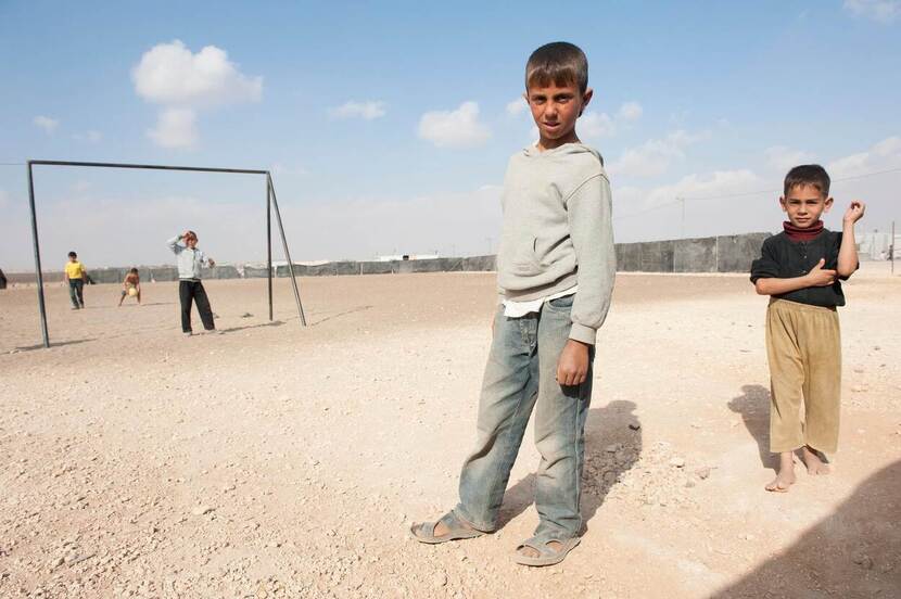Jongentjes aan het voetballen