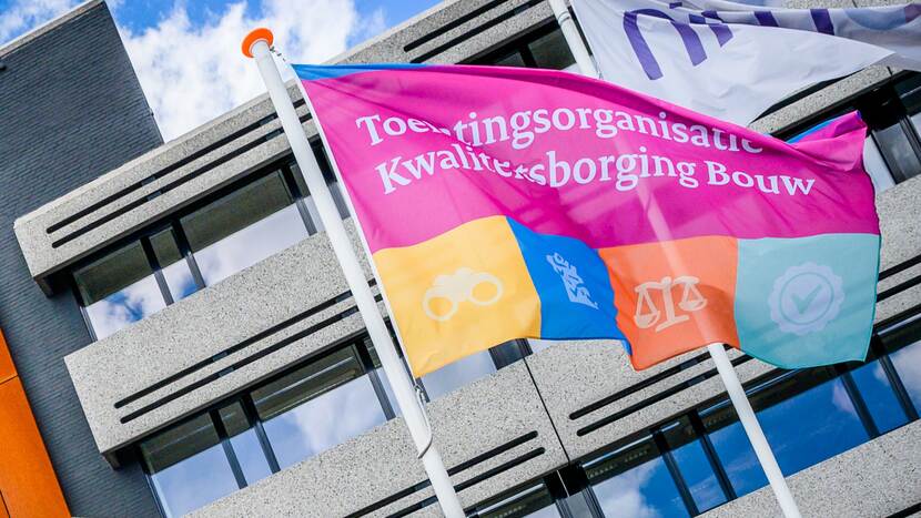 Wapperende vlag van TIoKB