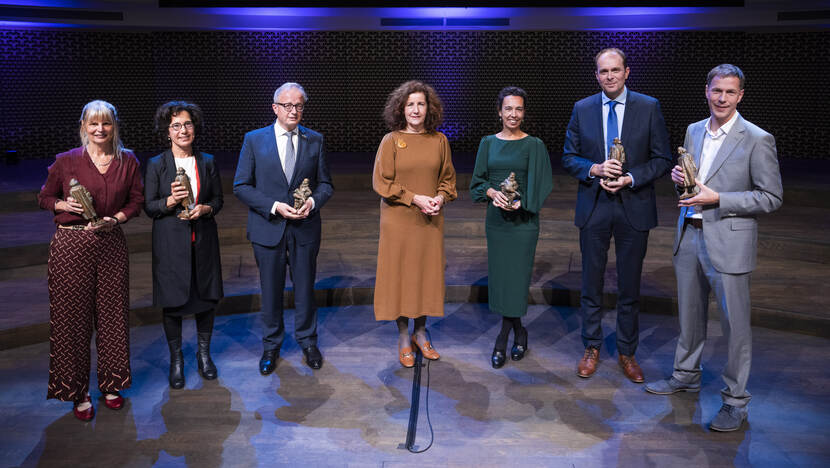 Minister Van Engelshoven en de winnaars van de Spinoza- en Stevinpremies 2021