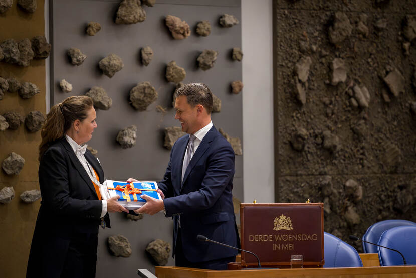 Overhandiging stukken bode Tweede Kamer
